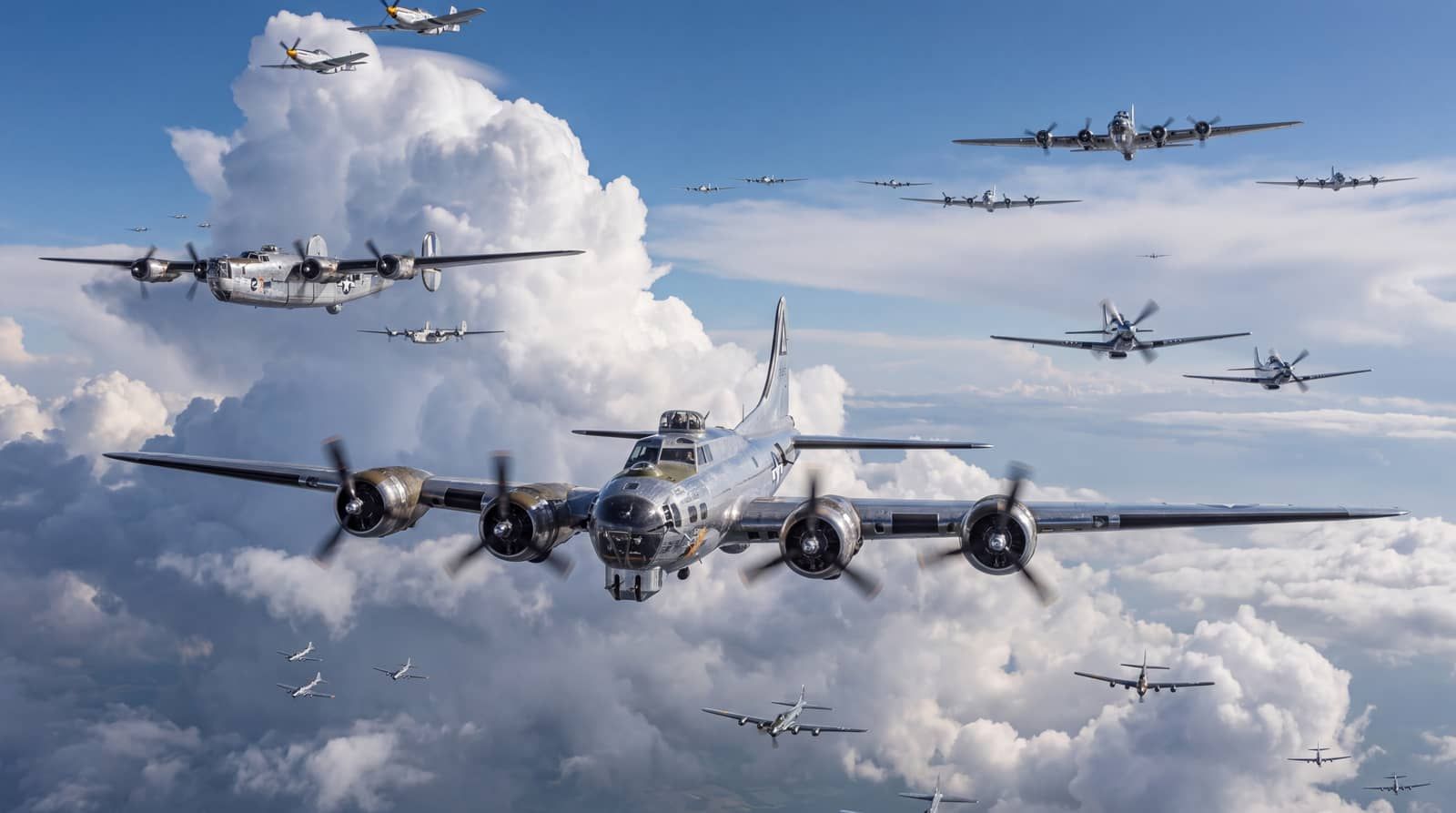 Formazione mista di velivoli Progetto Hangar tra le nuvole